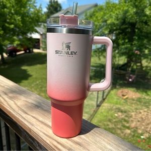 stanley 40 oz tumbler in Petal ombre /Coral ombre EUC